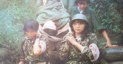 <p>对越自卫反击战中的中国女兵(8)</p>