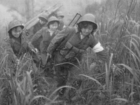 <p>对越自卫反击战中的中国女兵(2)</p>